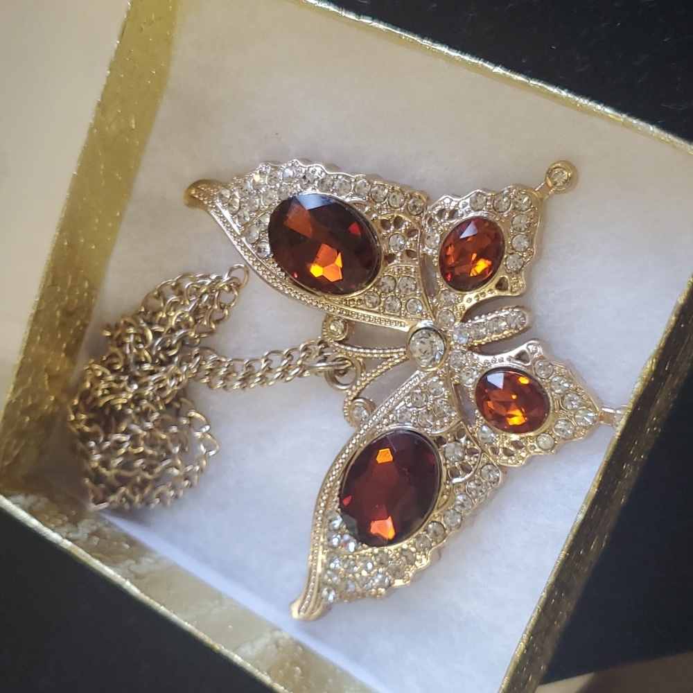 Butterfly necklace - Picture 3 of 3
